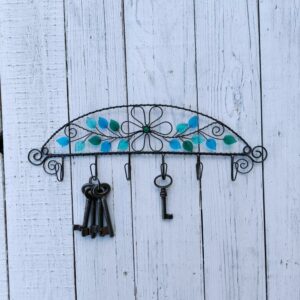 Rozkvetlý tyrkysový věšák